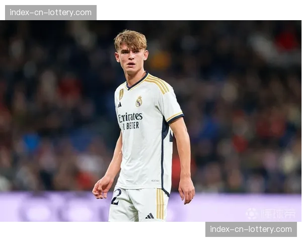 科莫队完成多笔转会操作，斯特凡·波什从博洛尼亚加盟