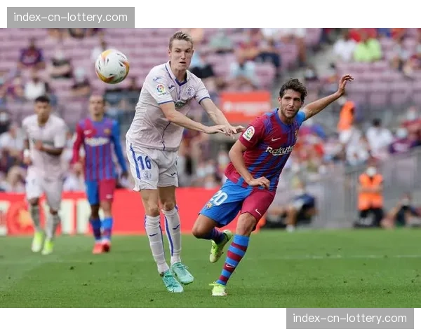 实时：赫塔菲球员于纳尔进球后因脱衣庆祝吃到黄牌，将累计停赛