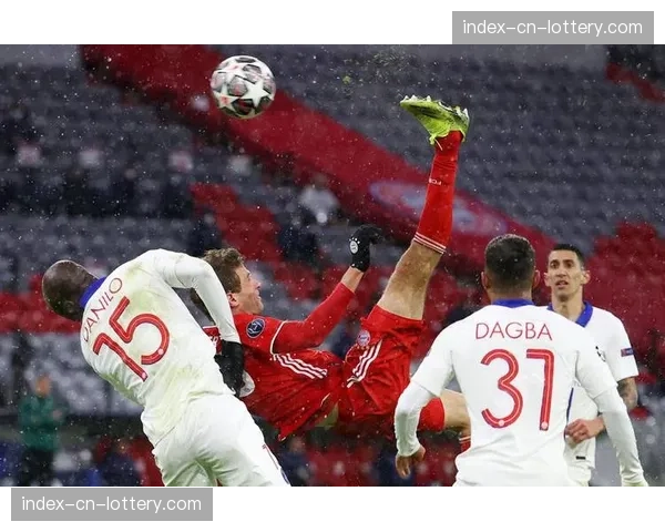 欧冠四分之一决赛首回合，拜仁慕尼黑主场2-0击败巴黎圣日耳曼。