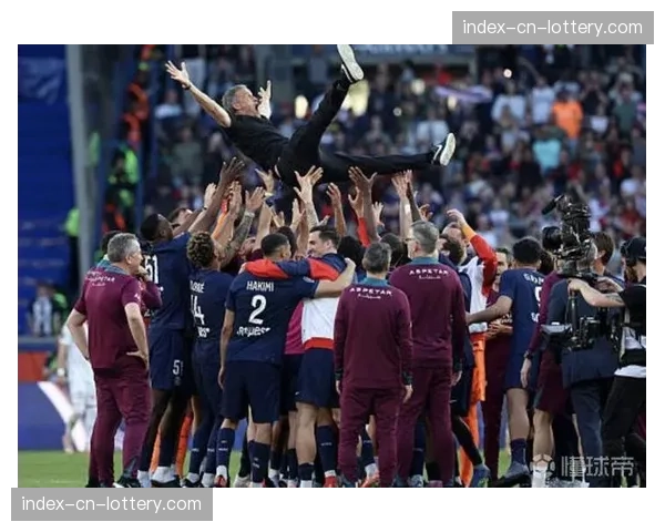 赛前最后一练，巴黎圣日耳曼全员健康，恩里克演练新阵