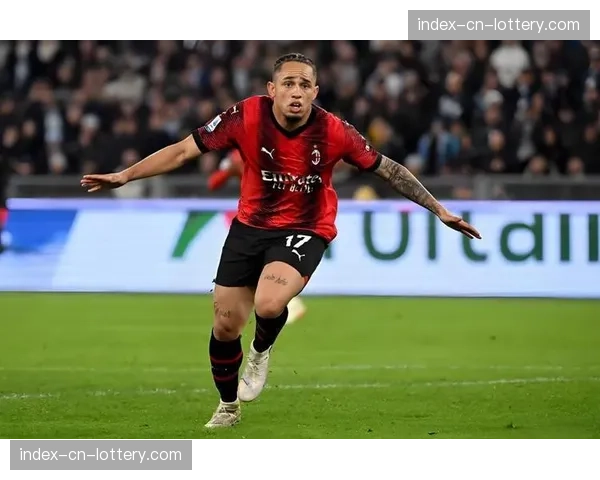 利兹联3-0完胜狼队，贾斯汀与奥卡福尔上半场连入两球